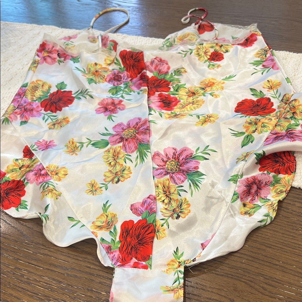 🎁🎁♥️♥️Vintage Victoria's Secret Floral Satin Chemise with Lace - Picture 5 of 15